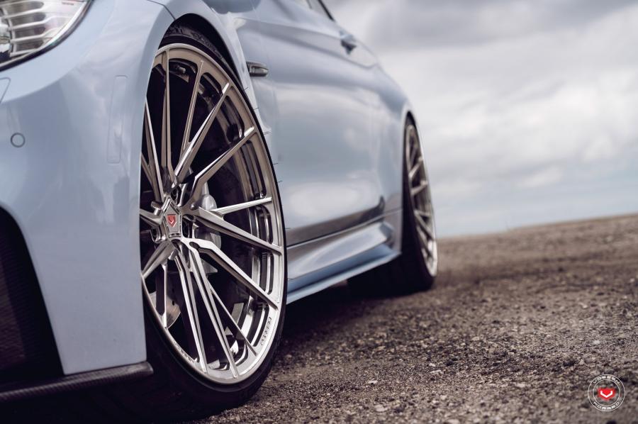 Детали экстерьера BMW M4 Coupe on Vossen Wheels (M-X4T) 2019 года  (фото 5 из 19)